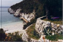  [Foto: Blick auf die Westseite der Bucht "Panagiotis"] 